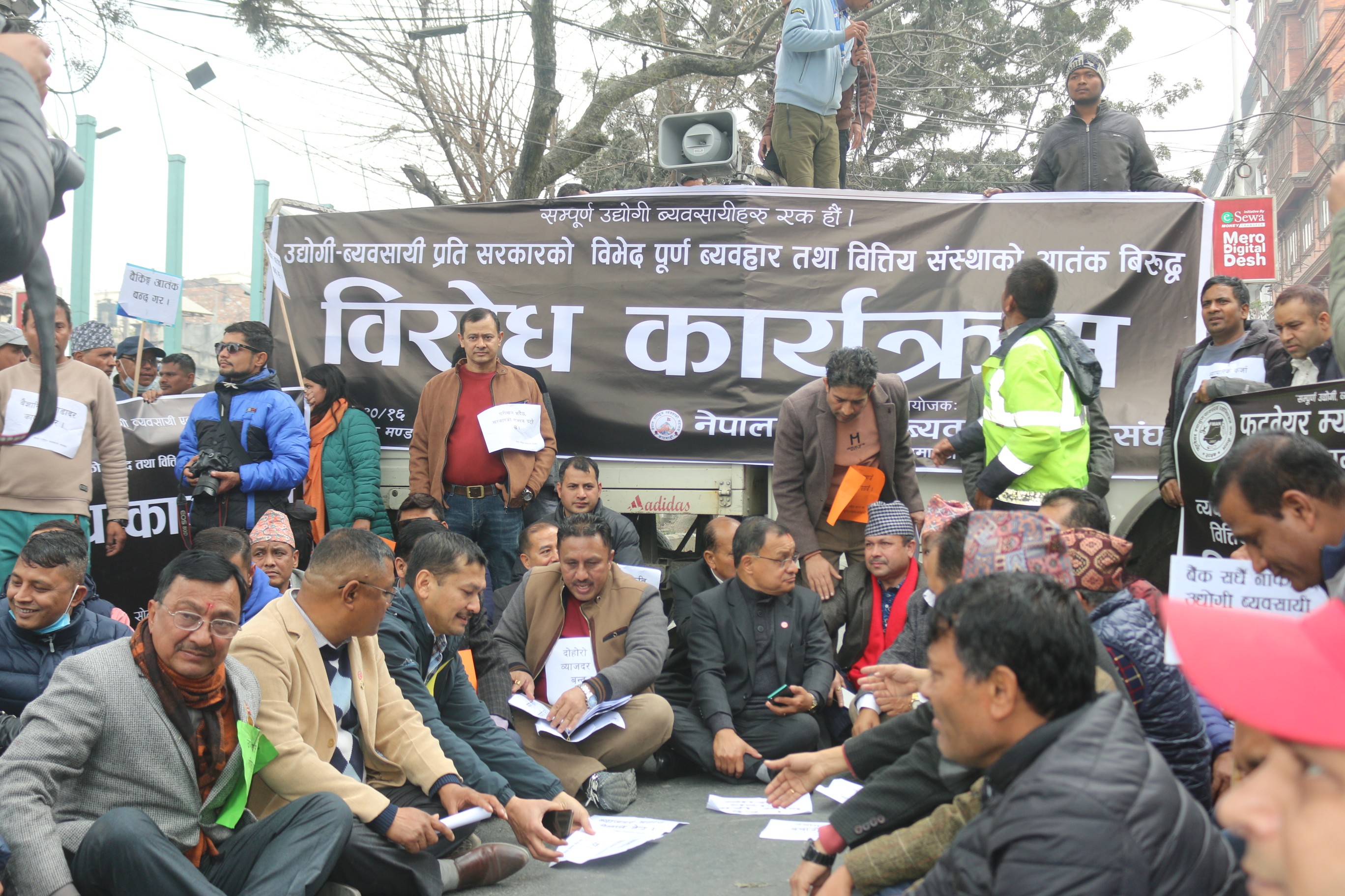 Businessmen streets strike against the bank interest rates